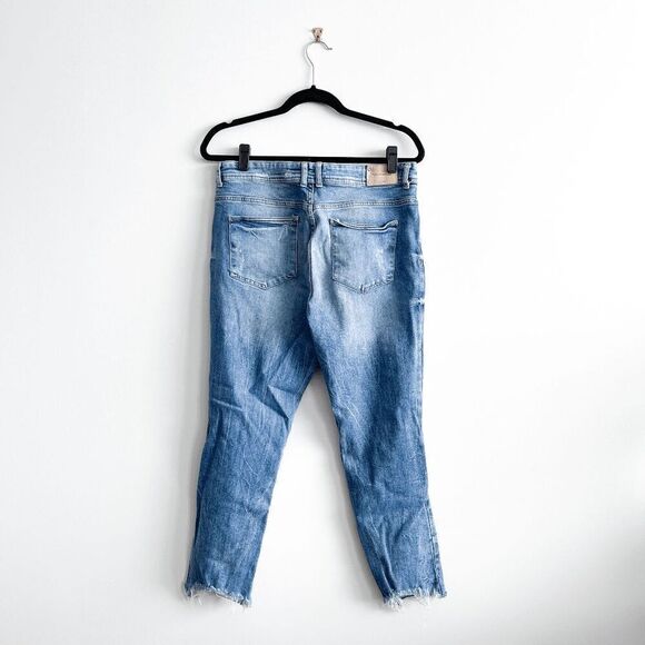 Zara Trafaluc Women's High Rise Distressed Raw Cut Off Hem Cropped Jeans Size 10 - Picture 3 of 10